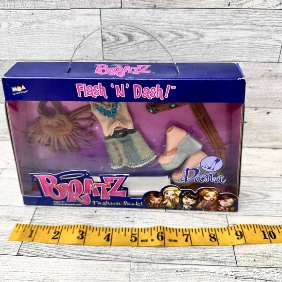 VINTAGE 2003 Bratz FLASH 'N' DASH! DANAFashion Pack NEW BOX by MGA_264460